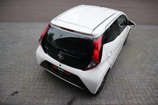 Toyota Aygo 1.0 VVT-i x-play Camera / Airco / DAB / CarPlay 