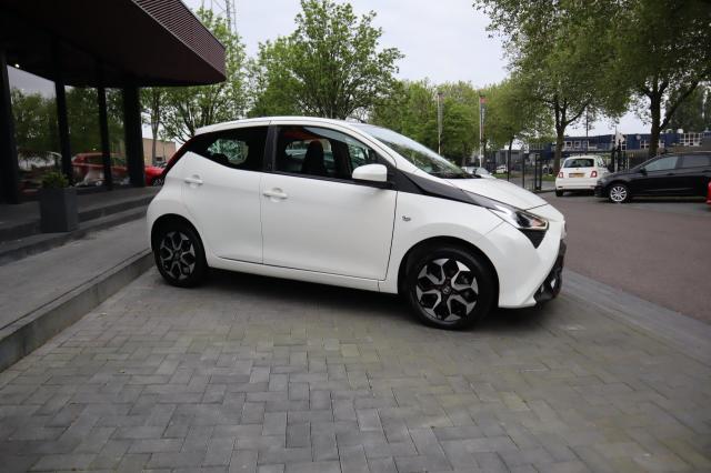 Toyota Aygo 1.0 VVT-i x-play Camera / Airco / DAB / CarPlay 