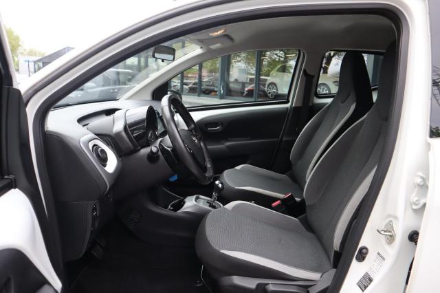 Toyota Aygo 1.0 VVT-i x-play Camera / Airco / DAB / CarPlay 