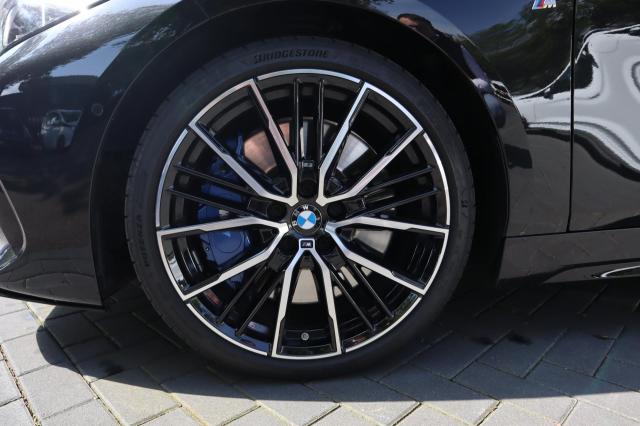 BMW 1-serie M135i xDrive High Executive Virtual / Climate / Camera / CarPlay / Harman Kardon / FABRIEKSGARANTIE TOT 25-09-2025 